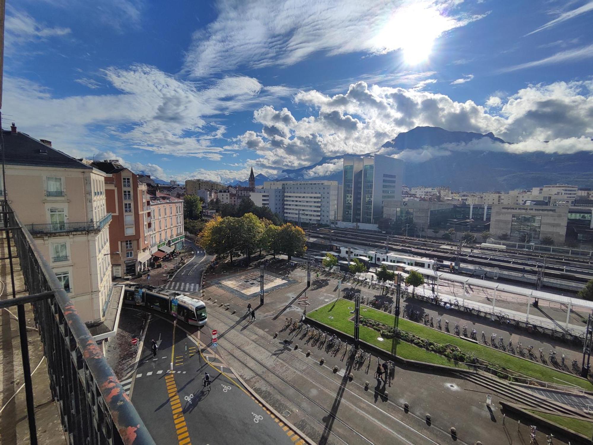 Campanile Grenoble Centre Gare Hotel Екстериор снимка